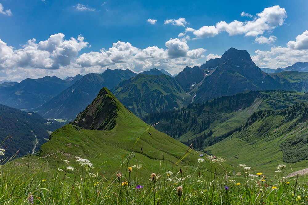 Frau Bergschön Kleinwalsertal Derratal Alpe Tour