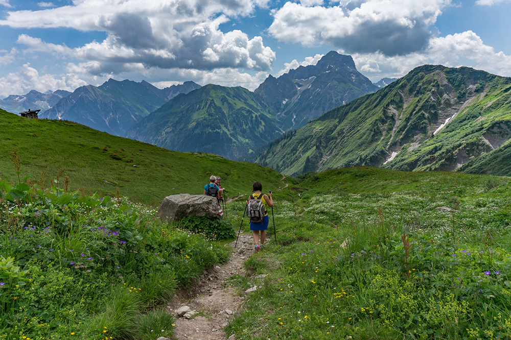 Frau Bergschön Kleinwalsertal Derratal Alpe Tour