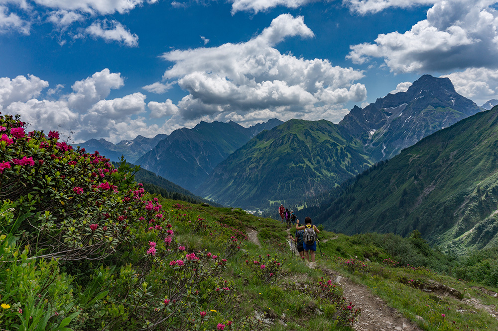 Frau Bergschön Kleinwalsertal Derratal Alpe Tour