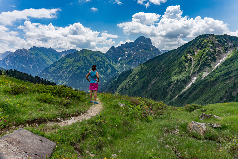 Frau Bergschön Kleinwalsertal Derratal Alpe Tour