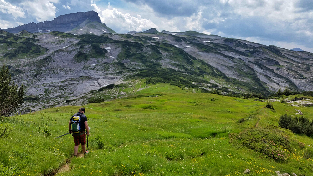 Frau Bergschön Kleinwalsertal Gottesacker Platteau Bergwanderung Ausblick