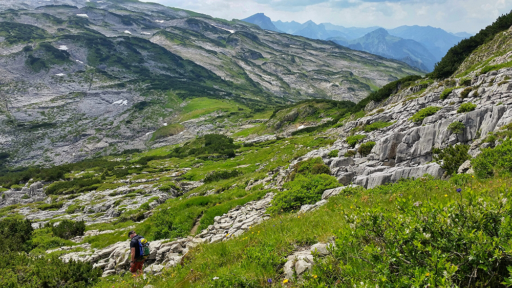 Frau Bergschön Kleinwalsertal Gottesacker Platteau Bergwanderung Ausblick