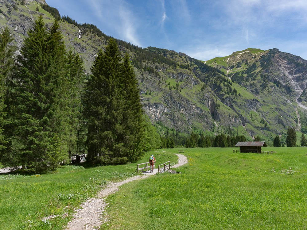 Frau Bergschön Oytal Oberstdorf Biketour