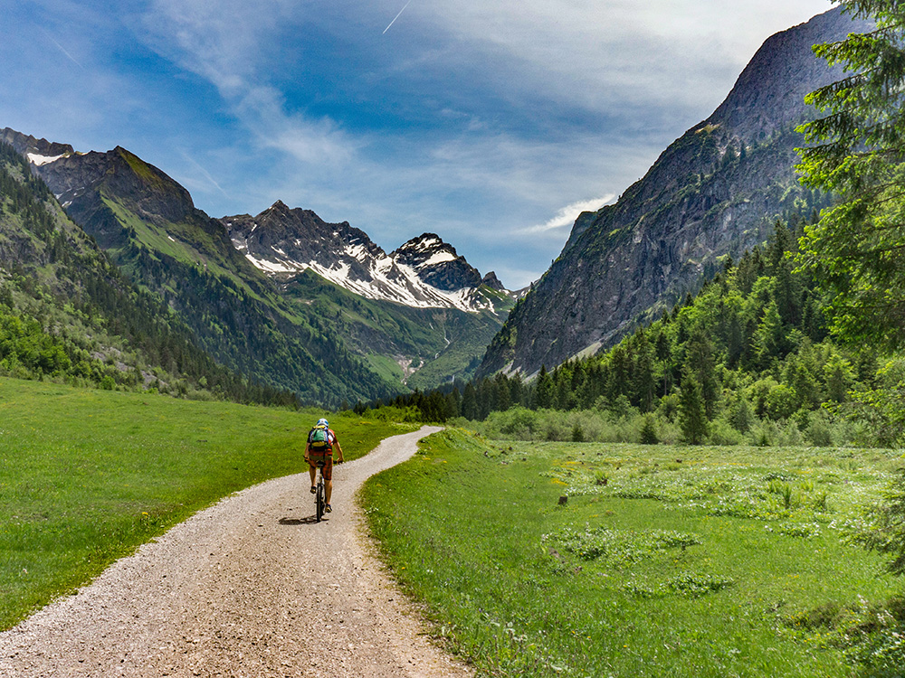 Frau Bergschön Oytal Oberstdorf Biketour