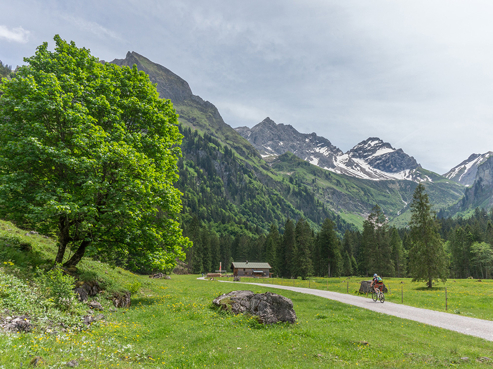 Frau Bergschön Oytal Oberstdorf Biketour