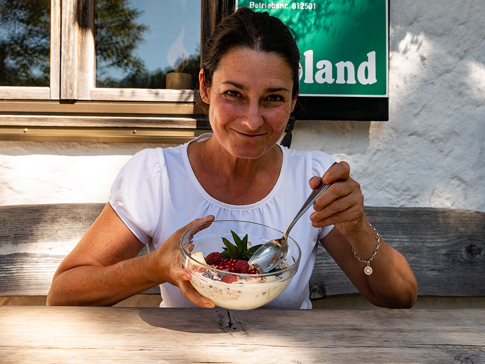 Frau Bergschön Strausbergalpe Alpgenuss