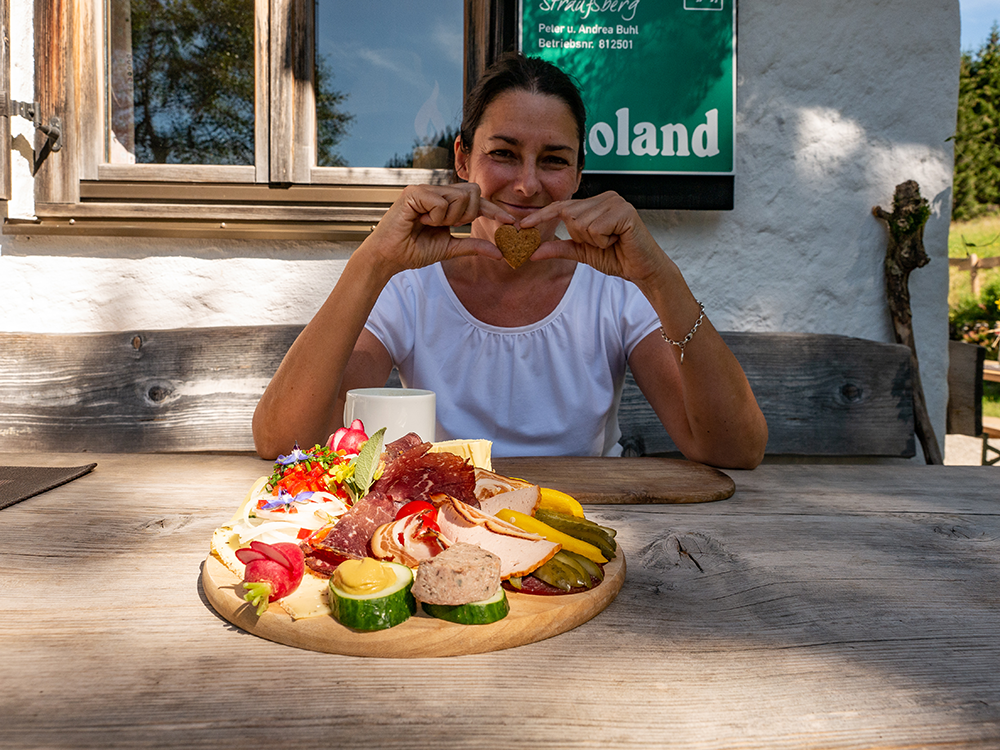 Frau Bergschön Strausbergalpe Alpgenuss