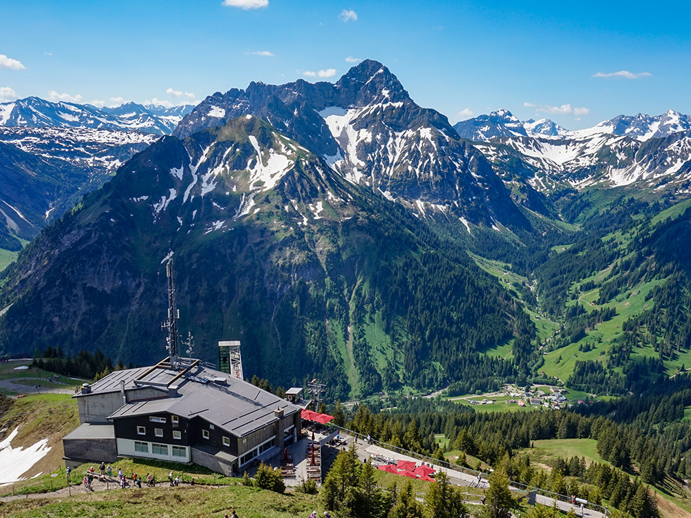 Frau Bergschön Walmedinger Horn Bergwanderung Gipfelbahn Bergbahn