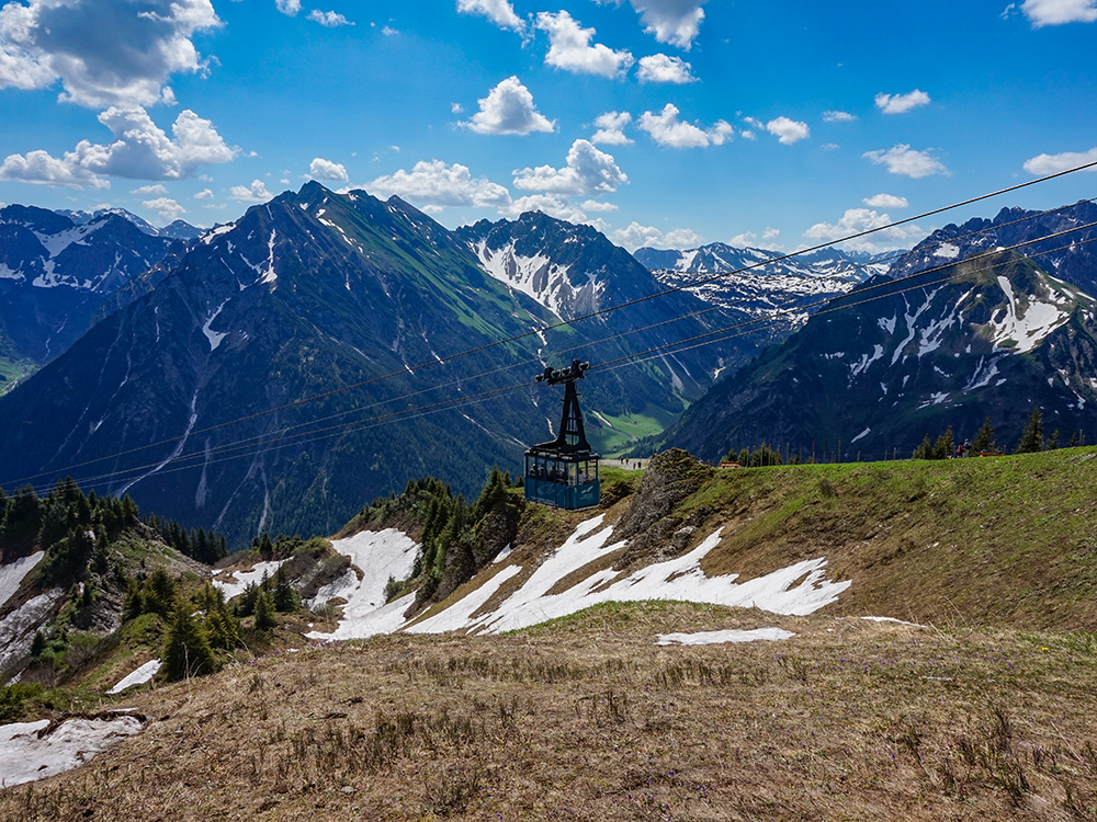 Frau Bergschön Walmedinger Horn Bergwanderung Gipfelbahn Bergbahn