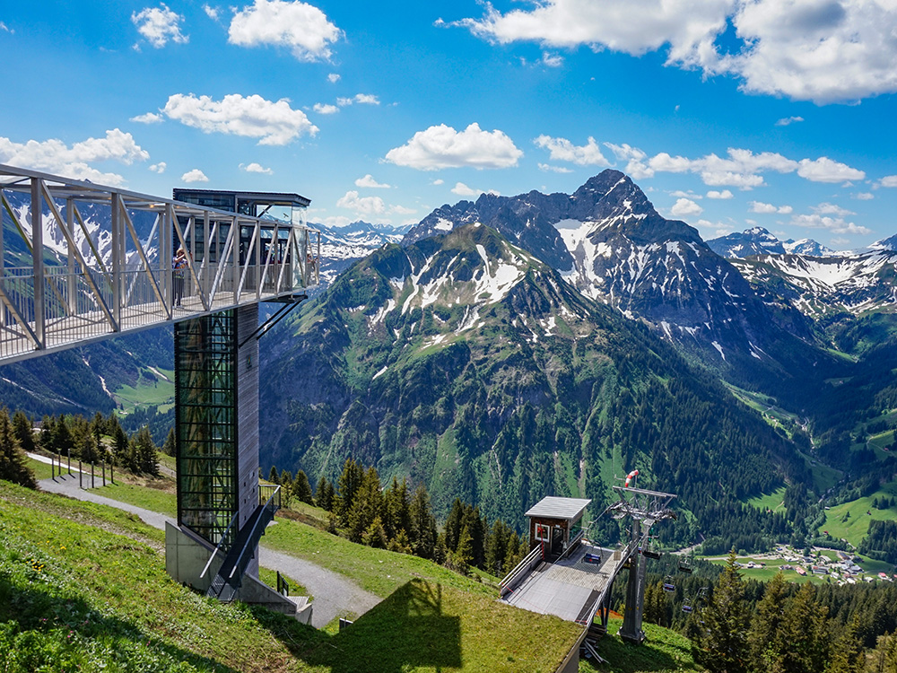 Frau Bergschön Walmedinger Horn Bergwanderung Gipfelbahn Bergbahn