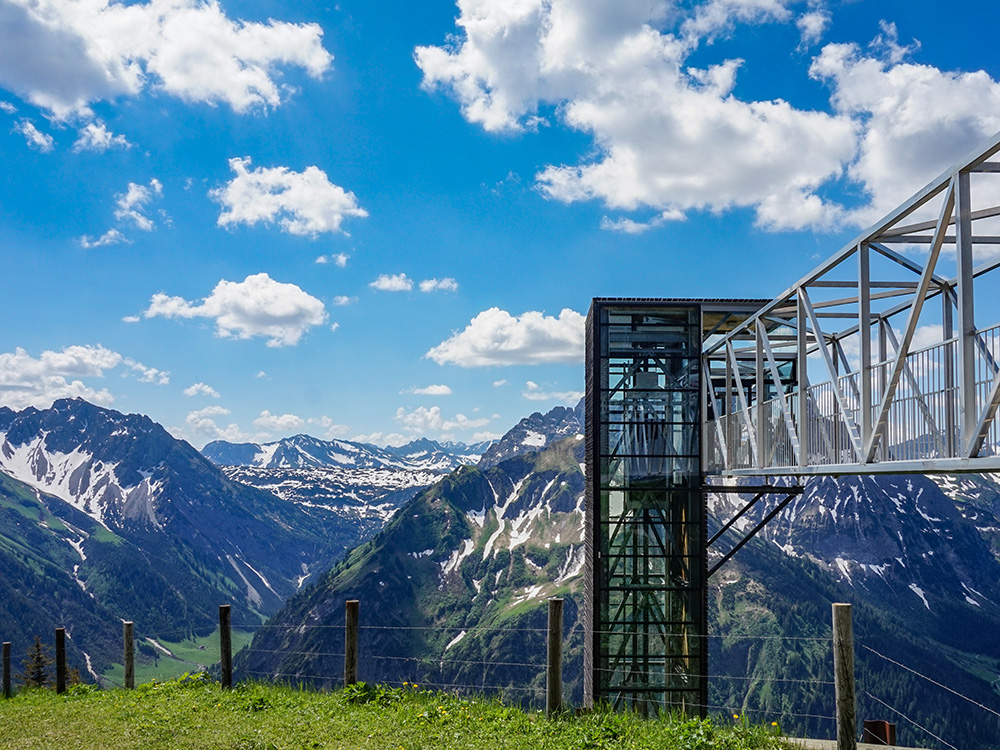 Frau Bergschön Walmedinger Horn Bergwanderung Gipfelbahn Bergbahn