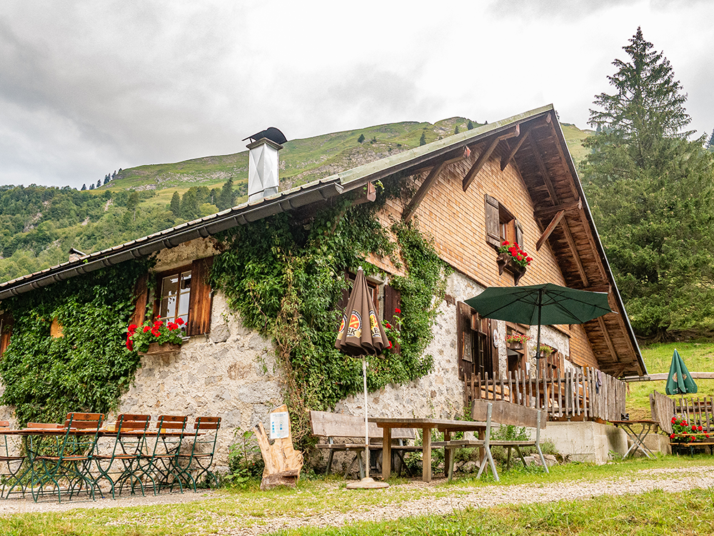 Frau Bergschoen Alpe Engeratsgund Hintersteinertal