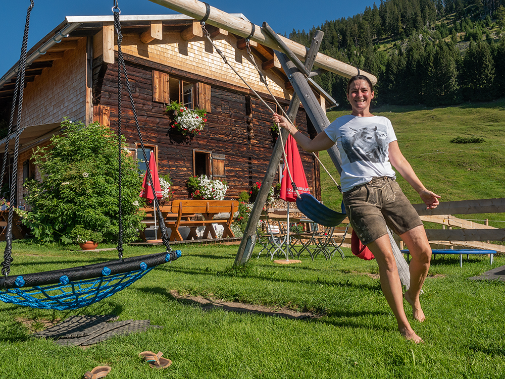 Frau Bergschoen Oytal Alpgenuss Käseralpe Gutenalpe Oberstdorf