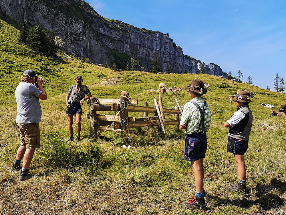 Frau Bergschoen Oytal Alpgenuss Käseralpe Gutenalpe Oberstdorf