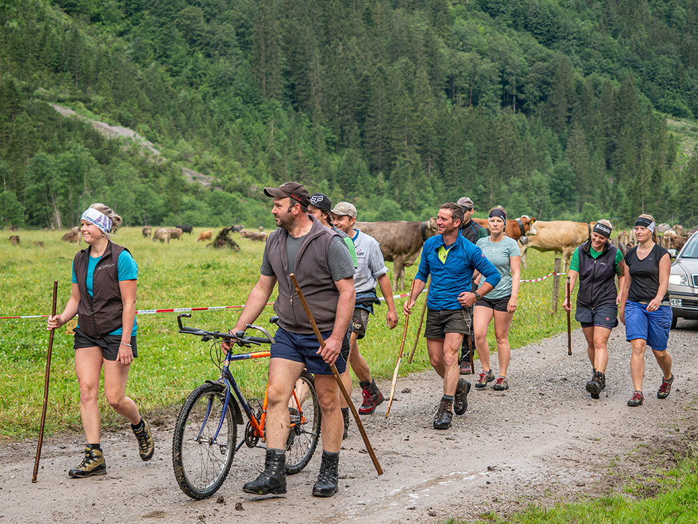 Frau Bergschoen Oytal Käseralpe Alpfahrt