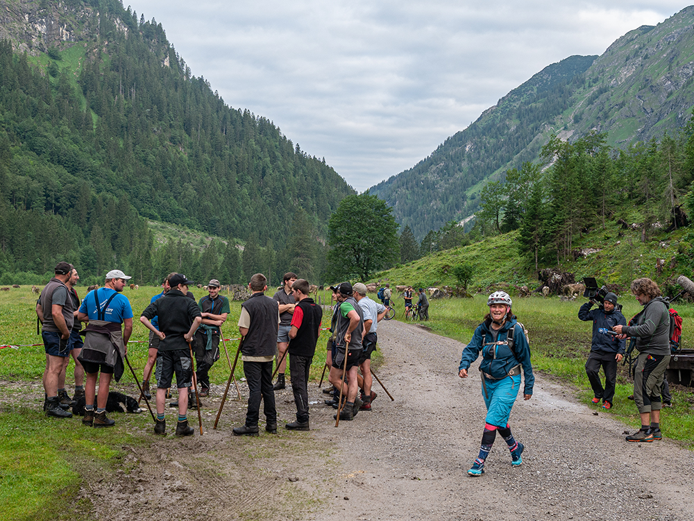 Frau Bergschoen Oytal Käseralpe Alpfahrt