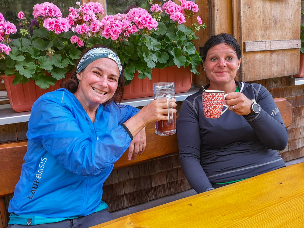 Frau Bergschoen Oytal Alpgenuss Käseralpe Gutenalpe Oberstdorf