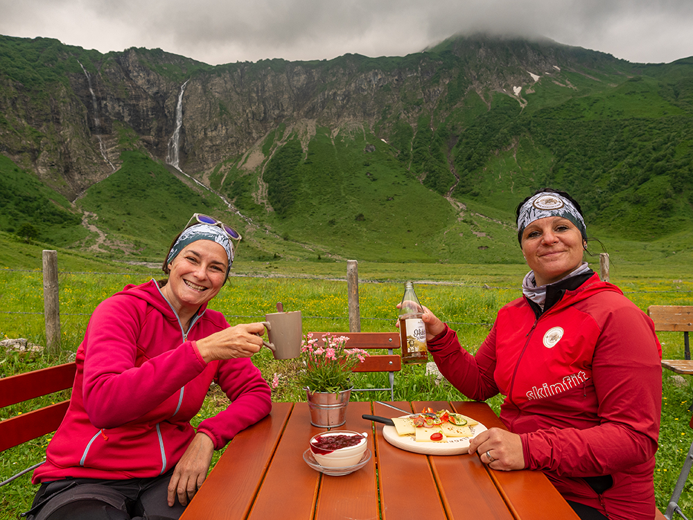 Frau Bergschoen Oytal Alpgenuss Käseralpe Gutenalpe Oberstdorf