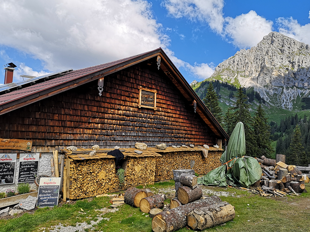 Frau Bergschoen Schneetalalm Tannheimer Tal