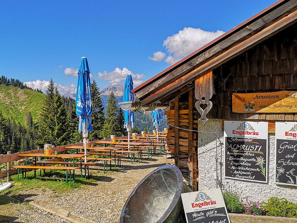 Frau Bergschoen Schneetalalm Tannheimer Tal