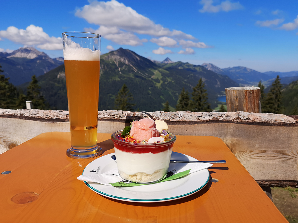 Frau Bergschoen Schneetalalm Tannheimer Tal