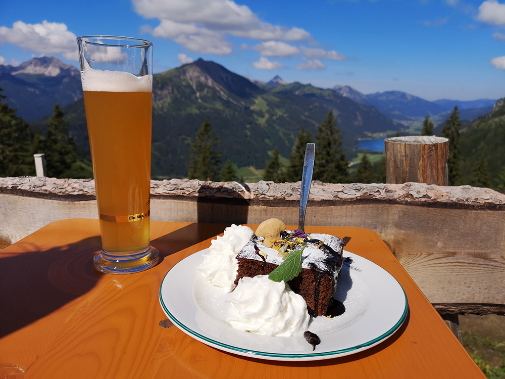 Frau Bergschoen Schneetalalm Tannheimer Tal