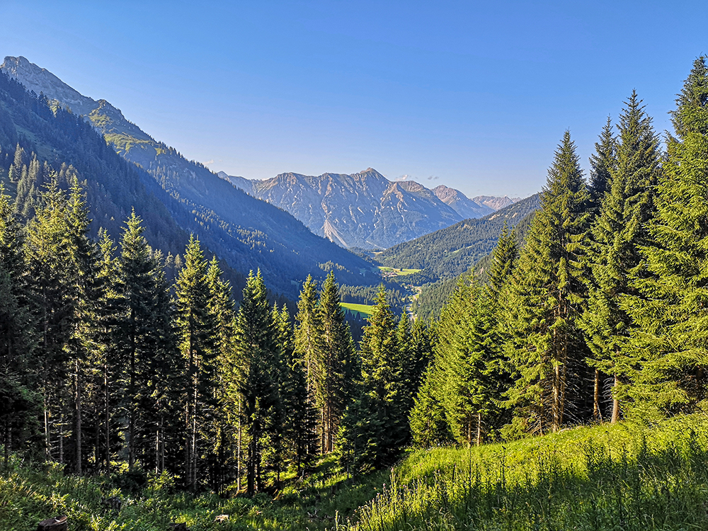 Frau Bergschoen Schneetalalm Tannheimer Tal