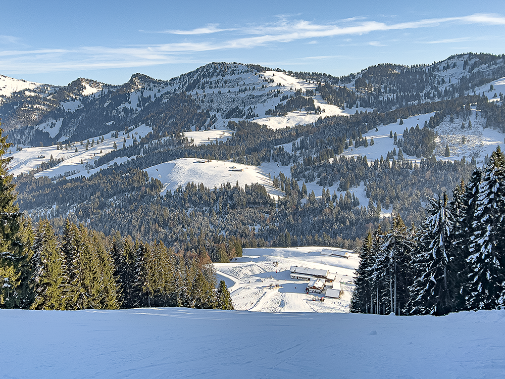 Steibis Skigebiet Oberstaufen Allgäu Oberallgäu Frau Bergschön