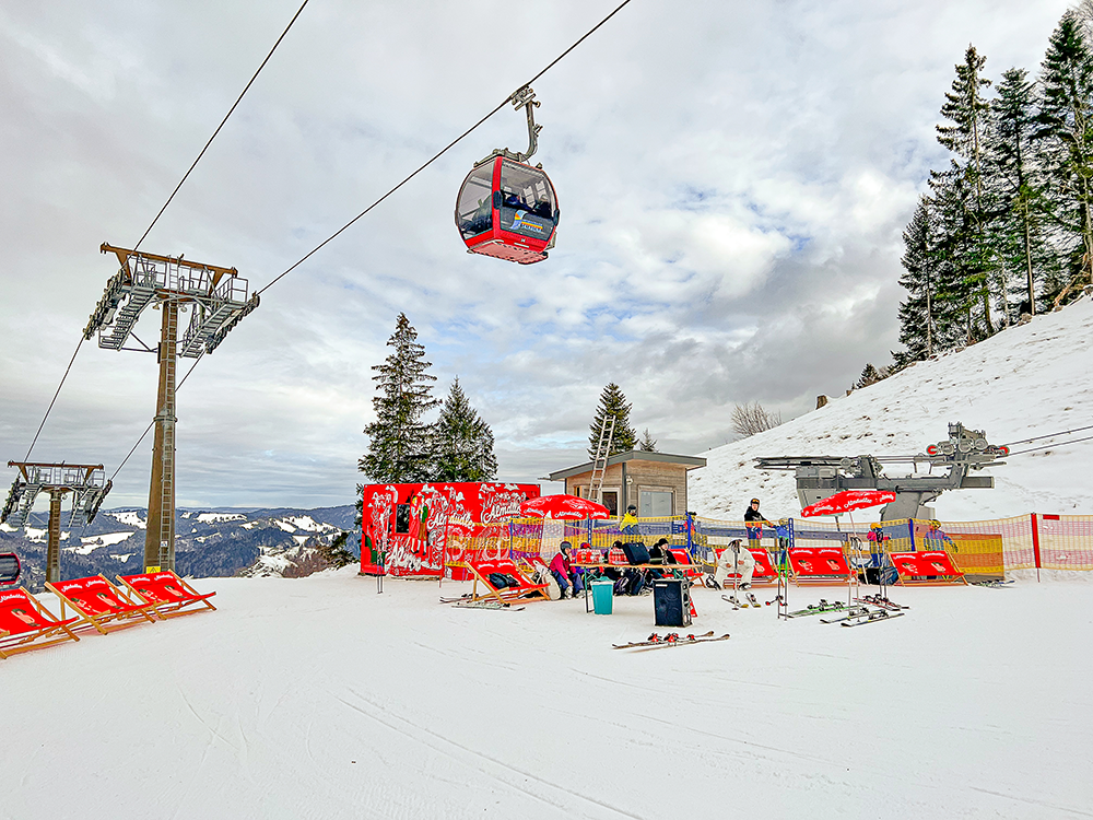 Steibis Skigebiet Oberstaufen Allgäu Oberallgäu Frau Bergschön