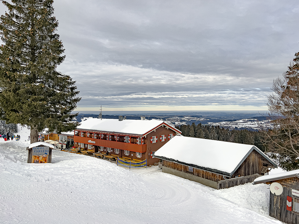 Steibis Skigebiet Oberstaufen Allgäu Oberallgäu Frau Bergschön