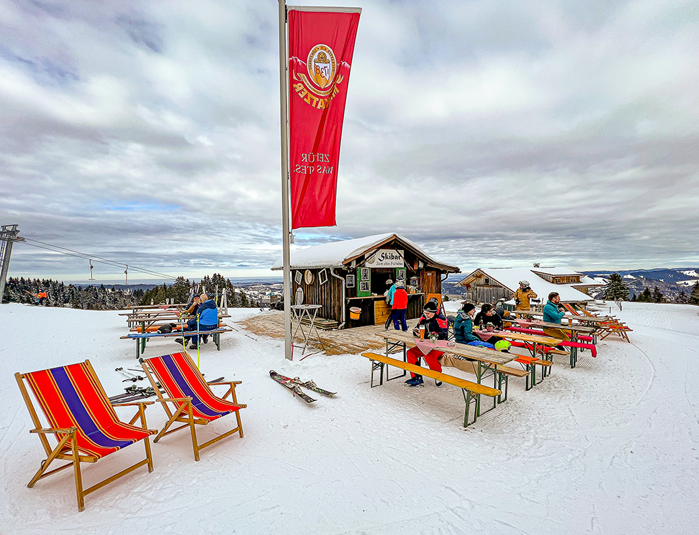 Steibis Skigebiet Oberstaufen Allgäu Oberallgäu Frau Bergschön