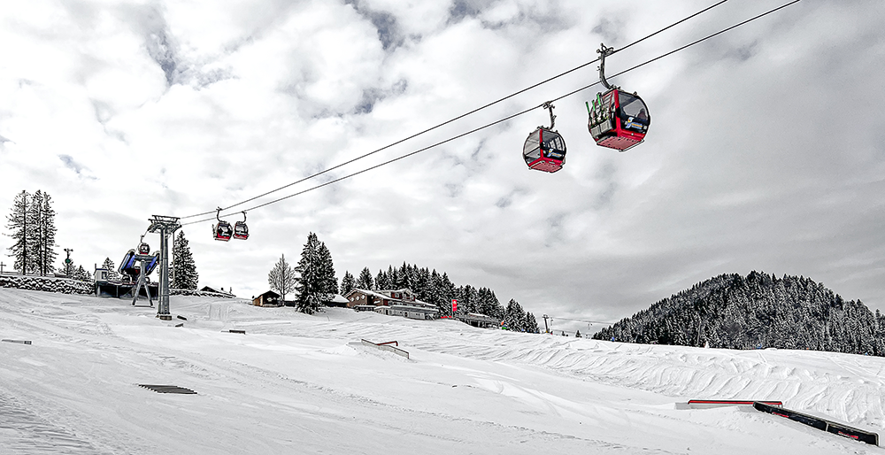 Steibis Skigebiet Oberstaufen Allgäu Oberallgäu Frau Bergschön