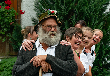 Viehscheid sennalpe Schattwald Obermaiselstein Oberstdorf Allgäu Frau Bergschön