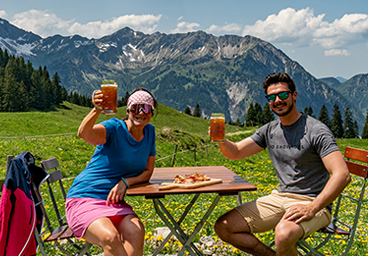 Willersalpe Hinterstein Bad Hindelang Bergwanderung Allgäu Frau Bergschön